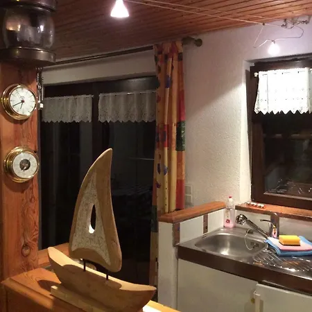 Unterm Walnussbaum Dorfstr.96 *