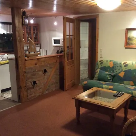 Unterm Walnussbaum Dorfstr.96 *