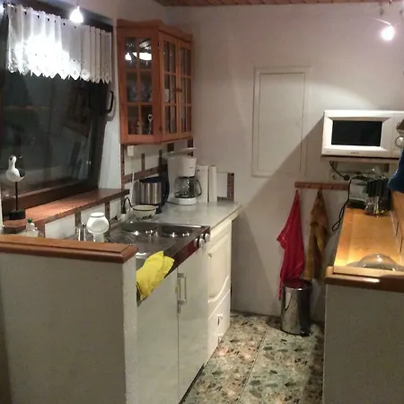 Unterm Walnussbaum Dorfstr.96 *